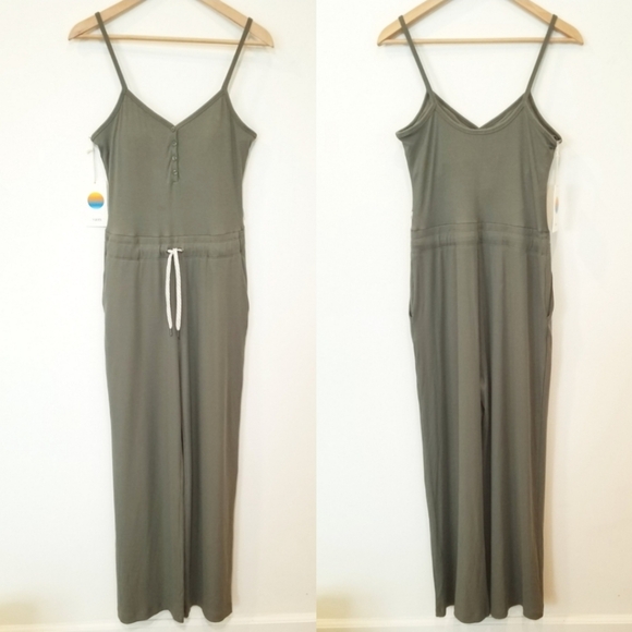 Vuori Pose Henley Jumpsuit NWT Shelf Bra Pockets Drawcord Wide Leg Flare Ribbed - Picture 2 of 13